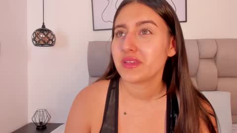 hanna__evans_ online show from 10/22/25, 12:49