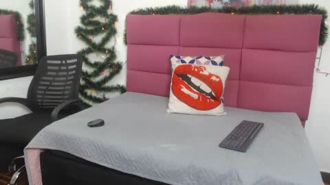 Snapshot of hanna__palmer1 chatting on 12/11/24, 11:51 Hanna Palmer online show from 12/11/24, 11:51