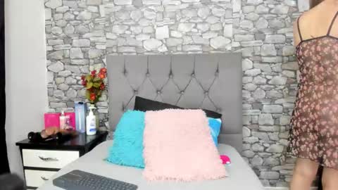 Snapshot of hanna_bell11 chatting on 11/21/25, 02:10 Hanna online show from 11/21/25, 02:10