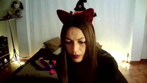 Snapshot of hanna_charming chatting on 10/19/25, 06:30 Hanna charming online show from 10/19/25, 06:30