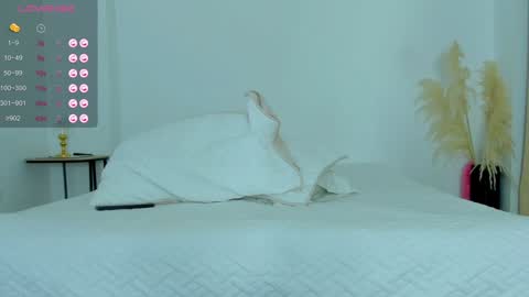 hanna_connorss online show from 12/26/24, 08:42