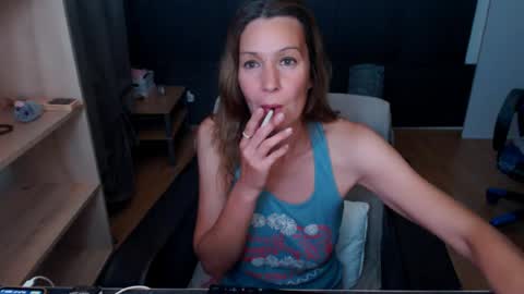 hanna_ha online show from 06/25/26, 08:02