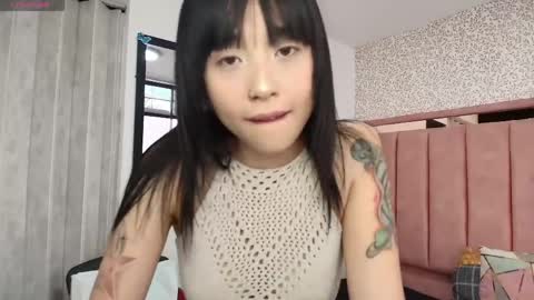 Snapshot of hanna_lee__ chatting on 04/06/26, 07:48 H A N N A online show from 04/06/26, 07:48
