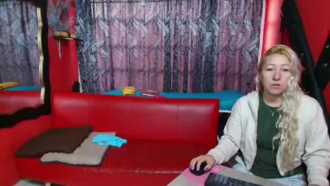 Snapshot of hanna_mature01 chatting on 02/01/25, 11:32 Hanna online show from 02/01/25, 11:32