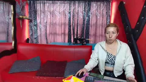 Snapshot of hanna_mature01 chatting on 02/11/25, 12:37 Hanna online show from 02/11/25, 12:37