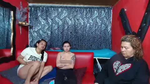 Snapshot of hanna_mature01 chatting on 02/12/25, 12:27 Hanna online show from 02/12/25, 12:27