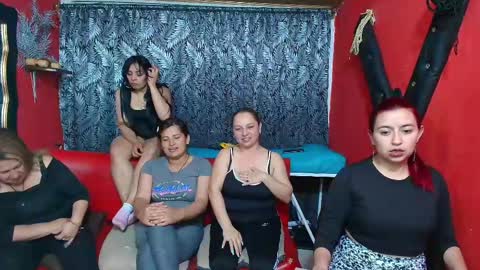Snapshot of hanna_mature01 chatting on 02/28/25, 12:43 Hanna online show from 02/28/25, 12:43