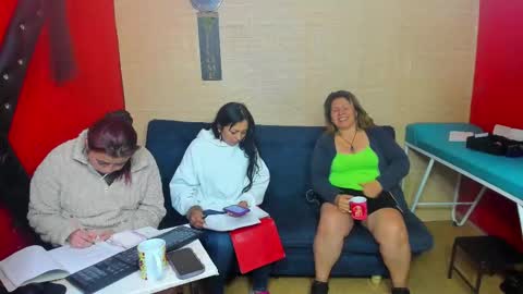 Snapshot of hanna_mature01 chatting on 10/17/25, 03:42 Hanna online show from 10/17/25, 03:42