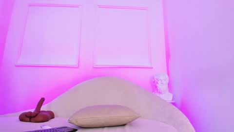 Hanna online show from 01/28/25, 01:39