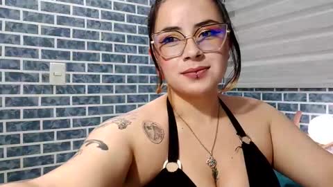 Snapshot of hanna_moons chatting on 03/22/26, 02:48 hanna_moons online show from 03/22/26, 02:48