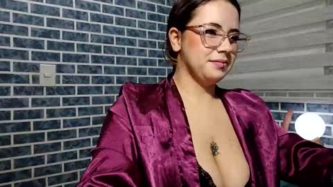 Snapshot of hanna_moons chatting on 04/15/26, 02:07 hanna_moons online show from 04/15/26, 02:07