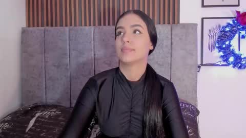 Snapshot of hanna_risso chatting on 12/21/24, 06:02 HANNA online show from 12/21/24, 06:02