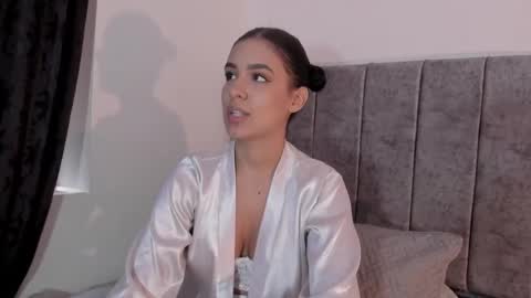 Snapshot of hanna_risso chatting on 02/08/25, 06:01 HANNA online show from 02/08/25, 06:01