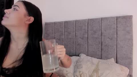 Snapshot of hanna_risso chatting on 02/17/25, 06:04 HANNA online show from 02/17/25, 06:04