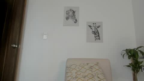 Snapshot of hanna_risso chatting on 10/25/25, 05:08 HANNA online show from 10/25/25, 05:08