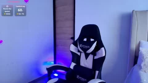 Snapshot of hanna_sofi4 chatting on 11/27/25, 08:22 Hanna Capicorn online show from 11/27/25, 08:22