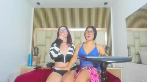 Snapshot of hannaandcherri chatting on 11/24/25, 08:08 hannaANDcherri online show from 11/24/25, 08:08