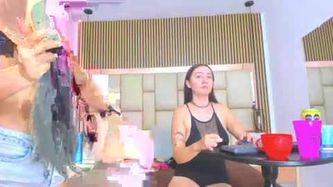 Snapshot of hannaandcherri chatting on 12/14/25, 08:35 hannaANDcherri online show from 12/14/25, 08:35