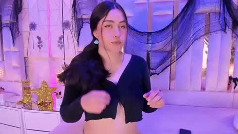 hannacollins_2 online show from 11/30/25, 12:42