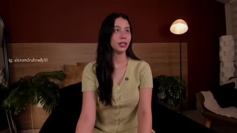 Snapshot of hannah_brady chatting on 11/04/25, 08:52 Hannah online show from 11/04/25, 08:52