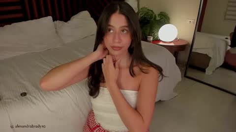 Snapshot of hannah_brady chatting on 03/21/26, 01:32 Hannah online show from 03/21/26, 01:32