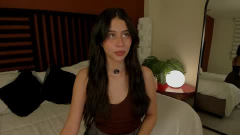 Snapshot of hannah_brady chatting on 04/21/26, 10:34 Hannah online show from 04/21/26, 10:34