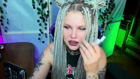 Hannah online show from 11/14/25, 06:28