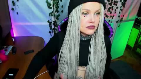 Hannah online show from 11/19/25, 11:27