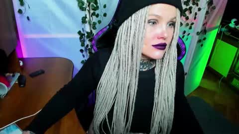 Hannah online show from 11/20/25, 03:34