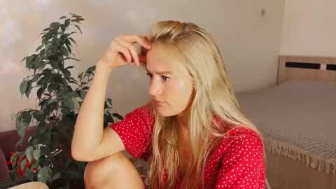 hannah levis  online show from 09/26/25, 09:02