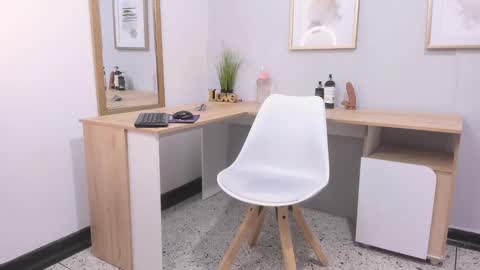 Snapshot of hannah_martinez_ chatting on 01/28/25, 08:36 Maira online show from 01/28/25, 08:36