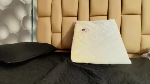 hannah_teehn online show from 10/16/25, 07:15