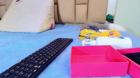 hannah_teehn online show from 11/04/25, 07:02