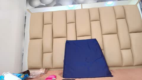 hannah_teehn online show from 11/25/25, 07:14