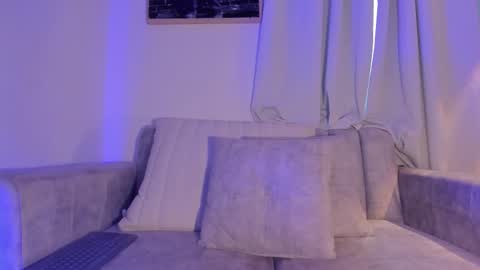 Snapshot of hannahdavisx chatting on 12/19/25, 11:39 Hannah online show from 12/19/25, 11:39