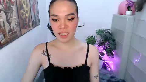 Snapshot of hannahforyou chatting on 05/04/26, 12:50 HANNAH online show from 05/04/26, 12:50