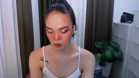 Snapshot of hannahforyou chatting on 05/17/26, 12:19 HANNAH online show from 05/17/26, 12:19