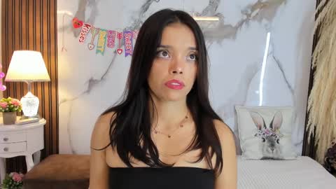 Snapshot of hannahill69 chatting on 02/15/25, 05:41 Hannahill69 online show from 02/15/25, 05:41