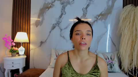 Snapshot of hannahill69 chatting on 02/21/25, 04:29 Hannahill69 online show from 02/21/25, 04:29