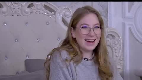 Pearl online show from 10/08/25, 03:37