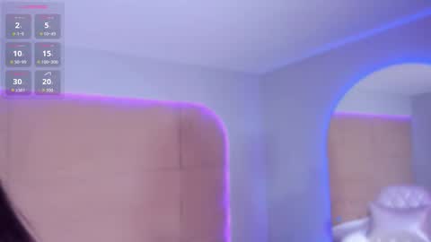 Snapshot of hannahmonttgomery chatting on 11/21/25, 04:27 hannahmonttgomery Help me reach 100 Hands up online show from 11/21/25, 04:27