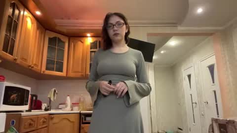 Snapshot of hannahsperberg chatting on 06/13/26, 08:34 Alla online show from 06/13/26, 08:34