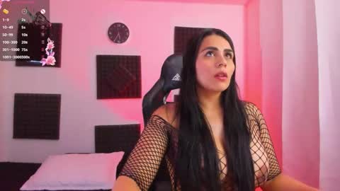 Hanna  online show from 10/30/25, 10:32