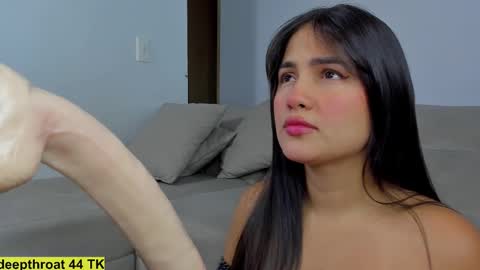 Snapshot of hannathompson___ chatting on 10/18/25, 01:12 Hanna online show from 10/18/25, 01:12