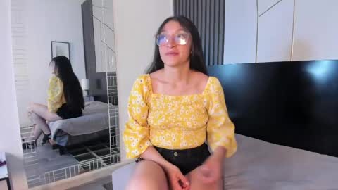 hannawen_ online show from 05/03/26, 08:37