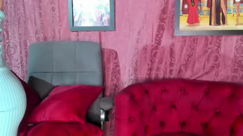 Snapshot of hanny_963 chatting on 12/15/24, 06:07 ...Hanny... online show from 12/15/24, 06:07