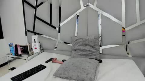 hanny_watson online show from 02/15/25, 04:23