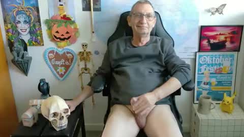 Snapshot of hansi63 chatting on 10/02/25, 11:17 charly online show from 10/02/25, 11:17