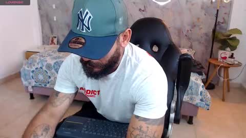 hanz_col online show from 12/03/25, 03:54