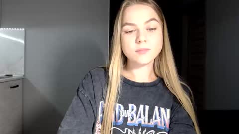 Snapshot of happy_fox_ chatting on 10/06/25, 09:23 happy_fox_ online show from 10/06/25, 09:23